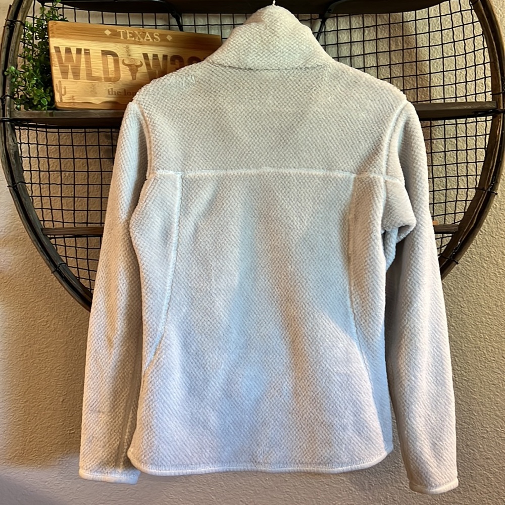 Patagonia Re-Tool Snap-T Pullover
Size XS
Color: Raw Linen-white X-dye - Picture 9 of 12